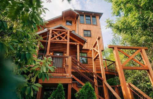 Skyview Treehouse by Amish Country Lodging - Photo 19