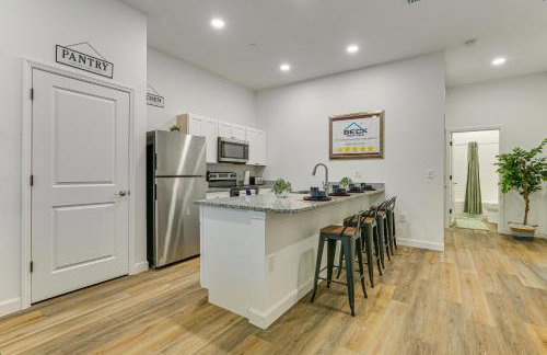Walkable Downtown LaBelle Apt w/ Private Balcony! - Photo 6
