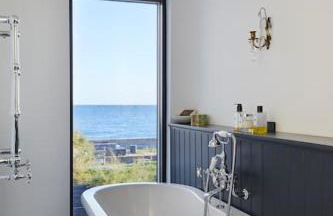 Stunning architect designed beachfront property - Foto 21