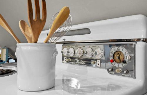 Cozy Top-Floor Retreat in the Heart of Louisville - Photo 33