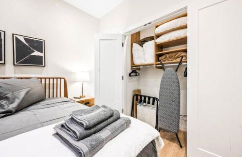 Sleeps 12 Downtown Entire home with rooftop - Foto 54