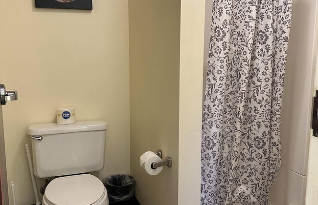 2 Bedroom Downtown Apt City Views Park Walk - Photo 11