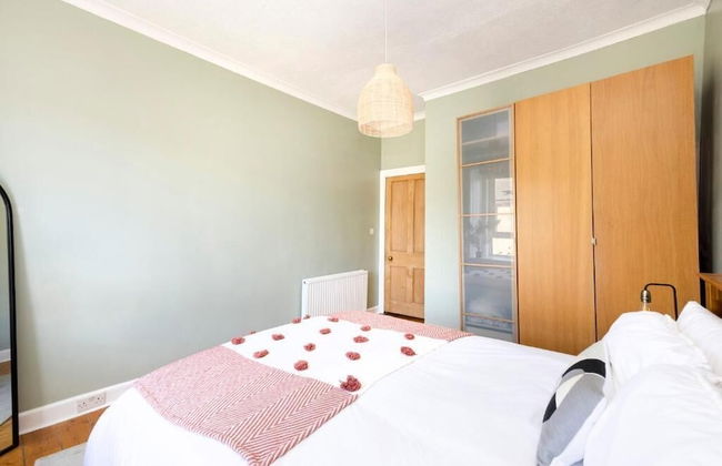 JOIVY Cosy Flat Next to Haymarket - Photo 3