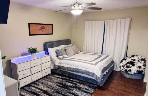 Modern Daytona Condo With Pool - Photo 8