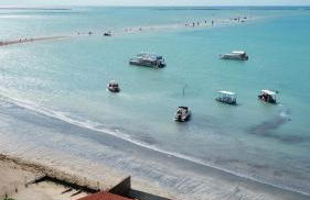 Casa a Beira mar, em frente ao Caminho de Moisés - Foto 1