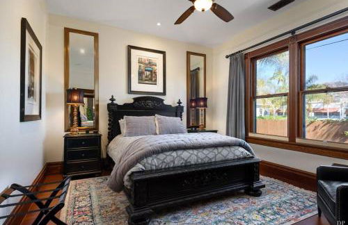 Upscale Downtown Home Walk to Beach shops Bars 2 - Photo 3