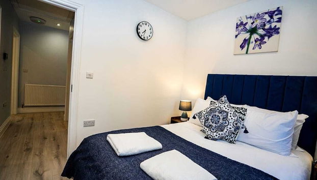 4-Bed 3-Bath Haven Perfect for 8 Guests - Foto 5, Habitación