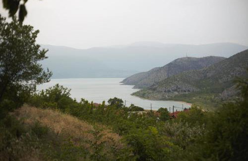 Countryside Cottage with Garden & Lake View - Photo 3