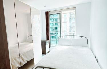 Two Bedroom Luxury Waterfront Apartment in London - Foto 14