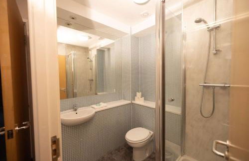 Muirhouse 2BR Apartment with Free Parking - Foto 7