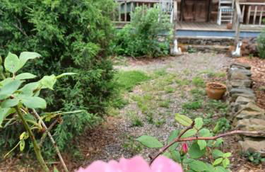 Restored1850s log cabin, with gazebo and gardens! 1 mile to downtown Weaverville - Foto 50