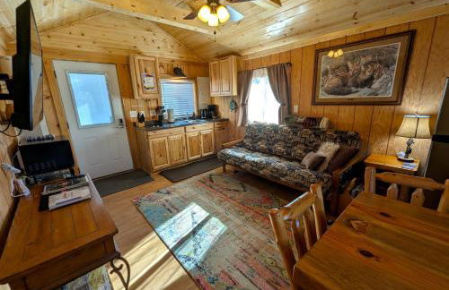 Yellowstone's Treasure Cabins - Foto 148