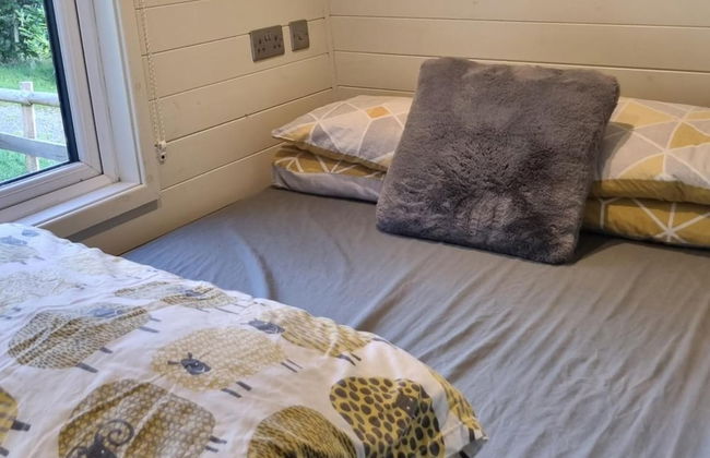 Glamping Hut - Sleeps 2, hot tub & Parking - Foto 2