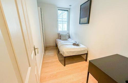Promo Rate - 2BDR flat with AC in Embankment near Charing Cross, Trafalgar Square, London Eye, Big Ben - Photo 7