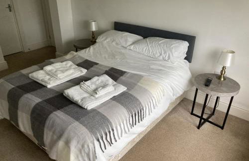 Large 4 bed detached house with parking - Foto 22