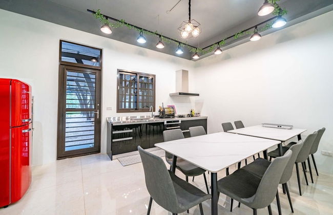 Young Villa - Photo 16