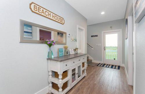 "The Ocean Aire" , 30 secs from the sand! - Photo 5