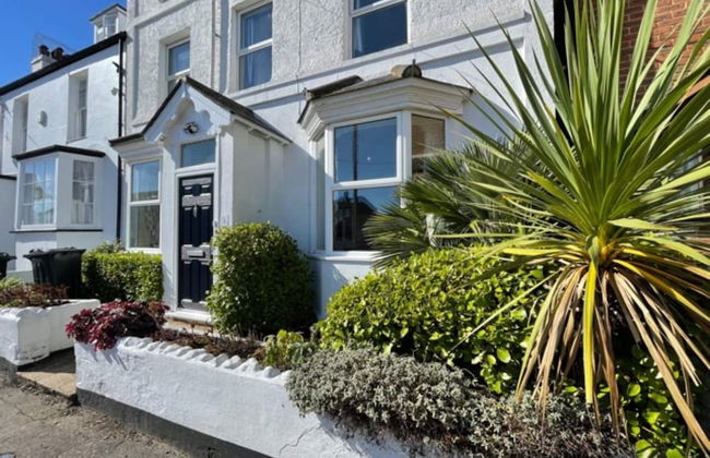 Large Family Getaways Metres From the Beach - Foto 2