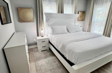 Charming 2BR 2BA 10 min DT Airport by LSP Homes - Foto 14