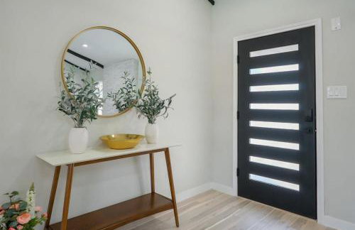 Perfect Getaway Home w Pool Jacuzzi Cinema Room - Foto 8