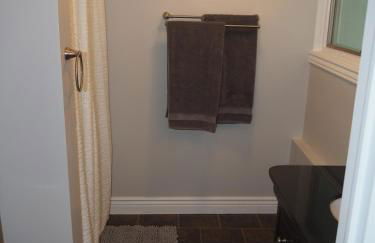 Lorlee - A Large and Luxurious Lakefront Cottage! - Foto 28