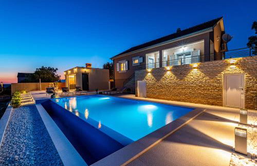 Villa Matea - heated pool, peace, view - Photo 27