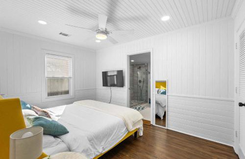 Chic Modern House Close to Beaches & Downtown - Photo 22