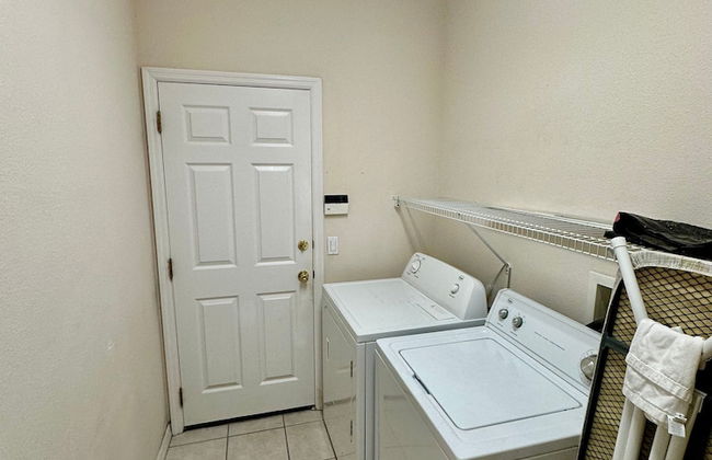 Grand Fabulous 4BR Pool Home Near Disney - Photo 29