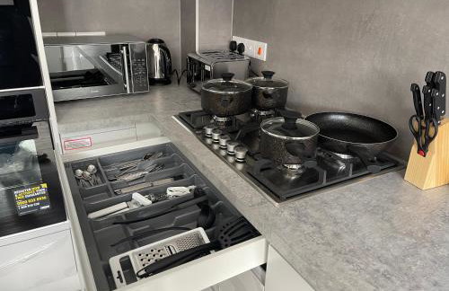 Brand New High Spec House with Parking & Wi-Fi By Home Away From Home - A - Foto 29