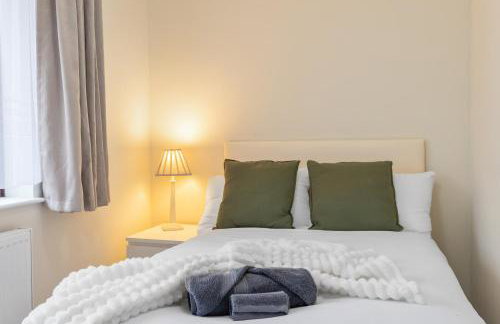 The Belvedere Stay - Free Parking, Spacious Garden, Super King Bed - Foto 26