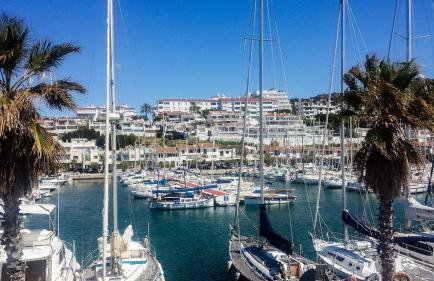 Stunning sea views over marina with swimming pool - Photo 13