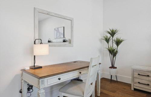 3-BD Luxury Living w Rooftop Garden Views - Photo 14