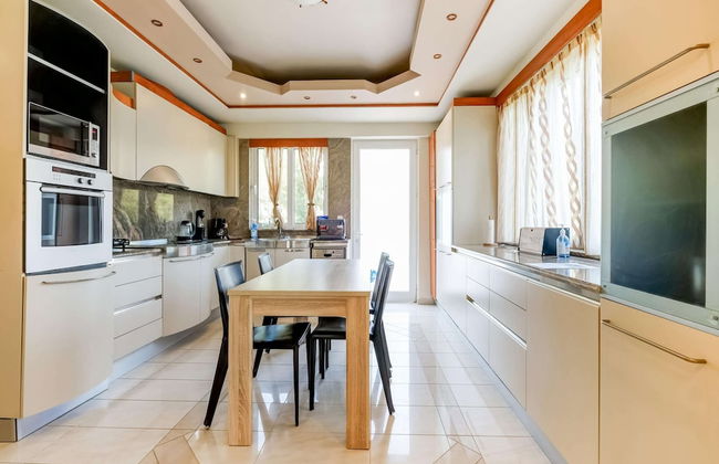 Beautiful Holiday Home With Private Pool - Foto 13