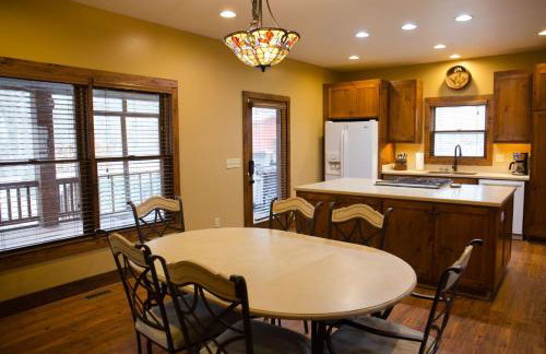 Secluded Cabin - Games, Fire Pit, Hot Tub, Pet OK - Foto 24