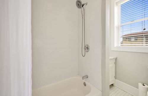 Mid-Century Townhome Steps from Restaurants #DCottage - Foto 11