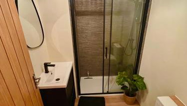 The Room Next Door- Boutique room in the Cotswolds - Foto 5