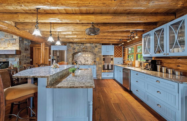 The Bigwood Cabin by Avantstay Hot Tub, Firepit, Pool Table, Private Yard - Photo 15