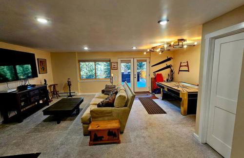 Moose Mtn Lodge/Luxury Cabin/Hot Tub/Fireplace - Foto 37