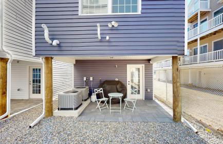 Beach House Steps away from the Boardwalk and Beach with Ocean Views in Seaside Heights! - Foto 45