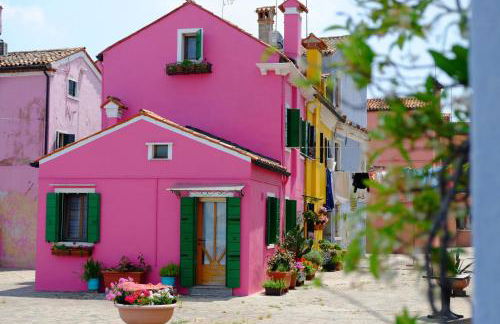 Night Galleria holiday home - bed & art in Burano - the pink house - Photo 1