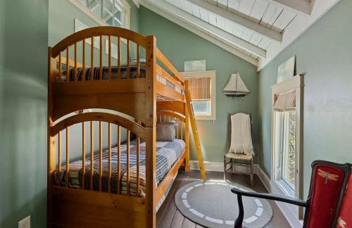 The Fourth Oak by Juniper Holiday + Home - Photo 3