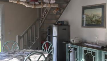 A pied, 300m de la plage et 500m du village - Photo 2