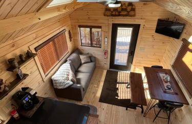 Private Luxury Log Cabin in the Endless Mountains, Firepit, Farm Charm - Foto 38