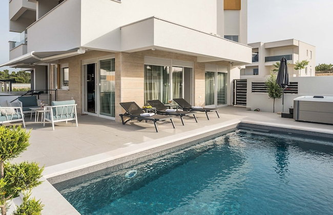 Luxury apartment Sun with private Pool and Jacuzzi - Photo 51