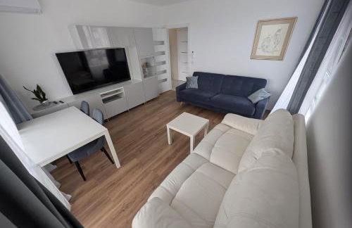 Przystanek Międzylesie Dwupokojowy Apartament z osobną Kuchnią Garażem Self Check-in Blisko CZD - Foto 2