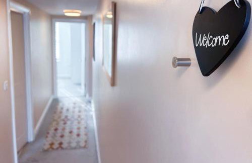 Waterside apartment, central Falmouth, Vi-spring king bed, gated parking - Foto 10