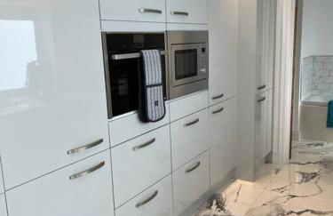 Clare Street - 3 bedroom house with private parking - Photo 15