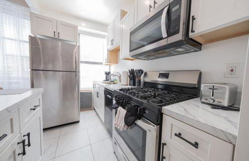 Sunlit 2BR Central Park North elevator & laundry - Foto 33