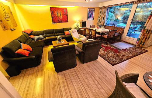 Winterberg Appartement 6 Pers aan Skilift grootste Skigebied nabij Bikepark Unieke locatie met zeer rustige tuin in het bos en het gezellige centrum leuke cafes restaurants en gratis zwembad sauna relax speelruimte parkeerplaats naast Der Brabander - Foto 1