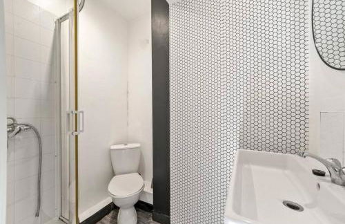 Spacious 5-Bed Canterbury Retreat - Sleeps 14 - 4 Baths - Foto 10